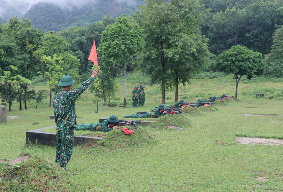 Những ngày đầu nhập ngũ, môi trường mới, cùng những chế độ, quy định nền nếp mà chiến sỹ mới sẽ phải trải qua nhiều khó khăn. (Ảnh: Xuân Tiến/TTXVN)
