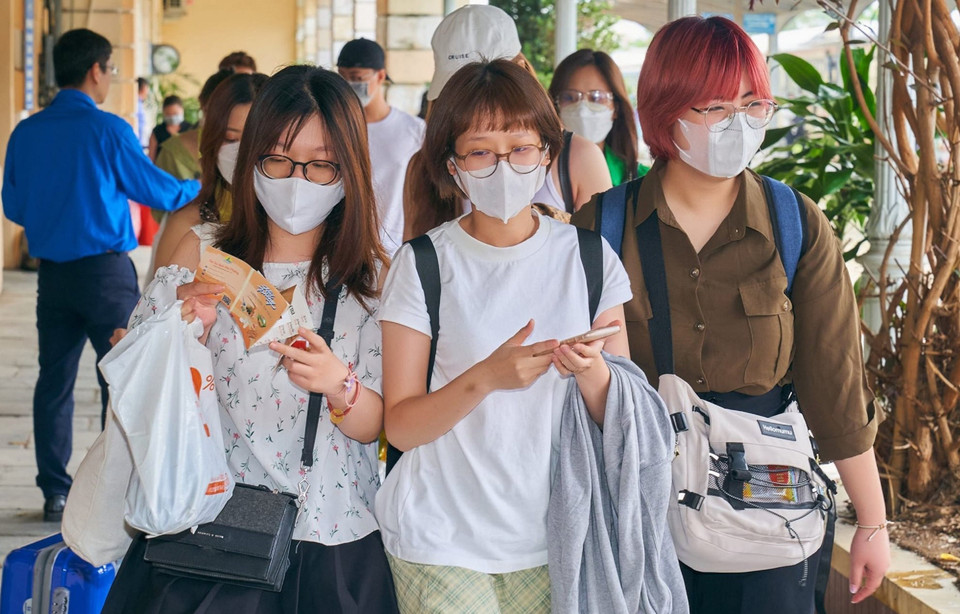 Học sinh, sinh viên các tỉnh, thành phố hào hứng đến Hải Phòng bằng tàu hỏa để trải nghiệm Foodtour. (Ảnh: Minh Thu/TTXVN)
