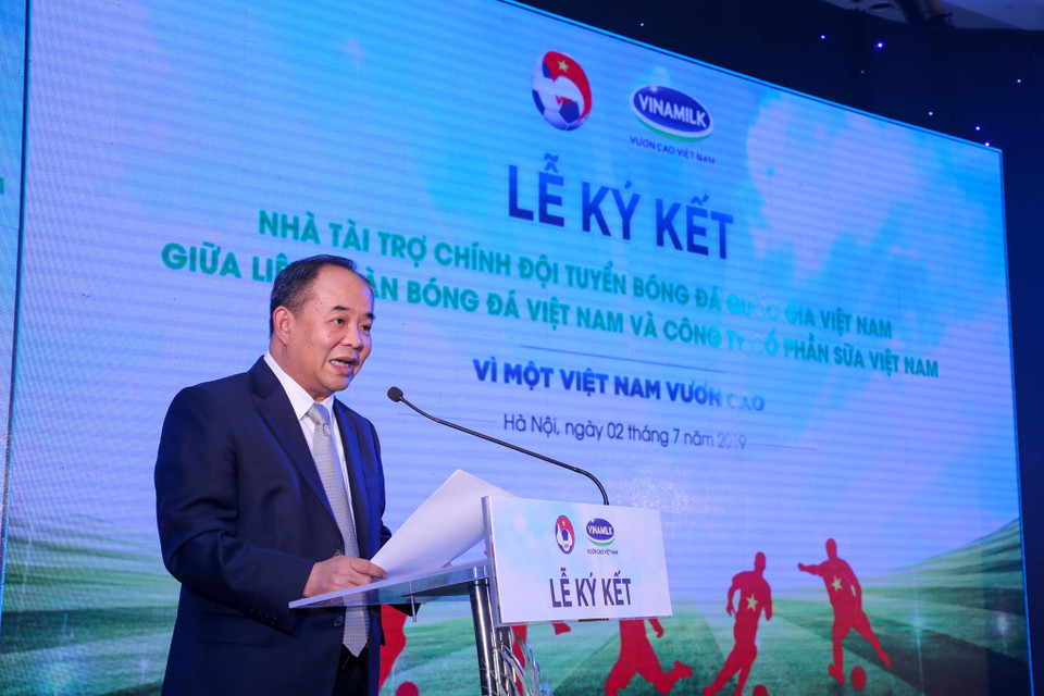 Ông Lê Khánh Hải, Chủ tịch Liên đoàn Bóng đá Việt Nam phát biểu tại buổi lễ ký kết. (Ảnh: Minh Sơn/Vietnam+)