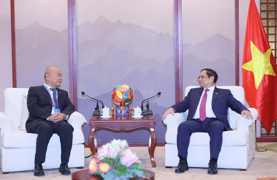 Thủ tướng Phạm Minh Chính tiếp ông Trần Vân, Chủ tịch Hội đồng Quản trị Tập đoàn Đường sắt Trung Quốc (CREC). (Ảnh: Dương Giang/TTXVN)