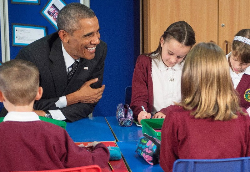 Tổng thống Mỹ Barack Obama gặp mặt các em học sinh tại trường tiểu học Mount Pleasant trước hội nghị thượng đỉnh NATO. Cuộc họp của các nhà lãnh đạo và các bộ trưởng cấp cao từ 28 quốc gia được cho là cuộc họp quan trọng nhất của NATO trong hơn một thập kỷ qua.