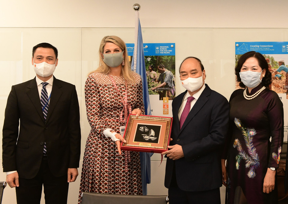 Chủ tịch nước Nguyễn Xuân Phúc gặp Hoàng hậu Hà Lan Maxima. (Ảnh: Thống Nhất/TTXVN)