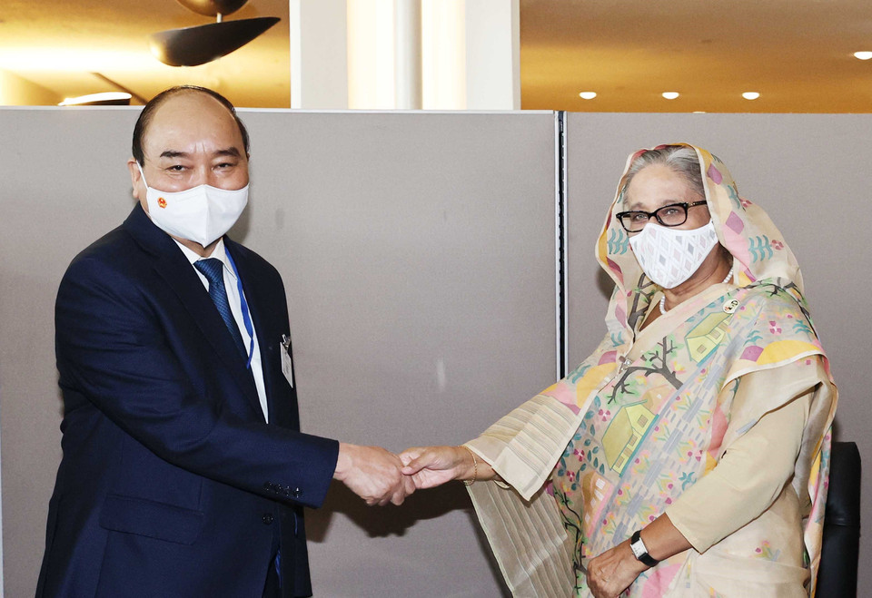 Chủ tịch nước Nguyễn Xuân Phúc gặp Thủ tướng Bangladesh Sheikh Hasina. (Ảnh: Thống Nhất/TTXVN)