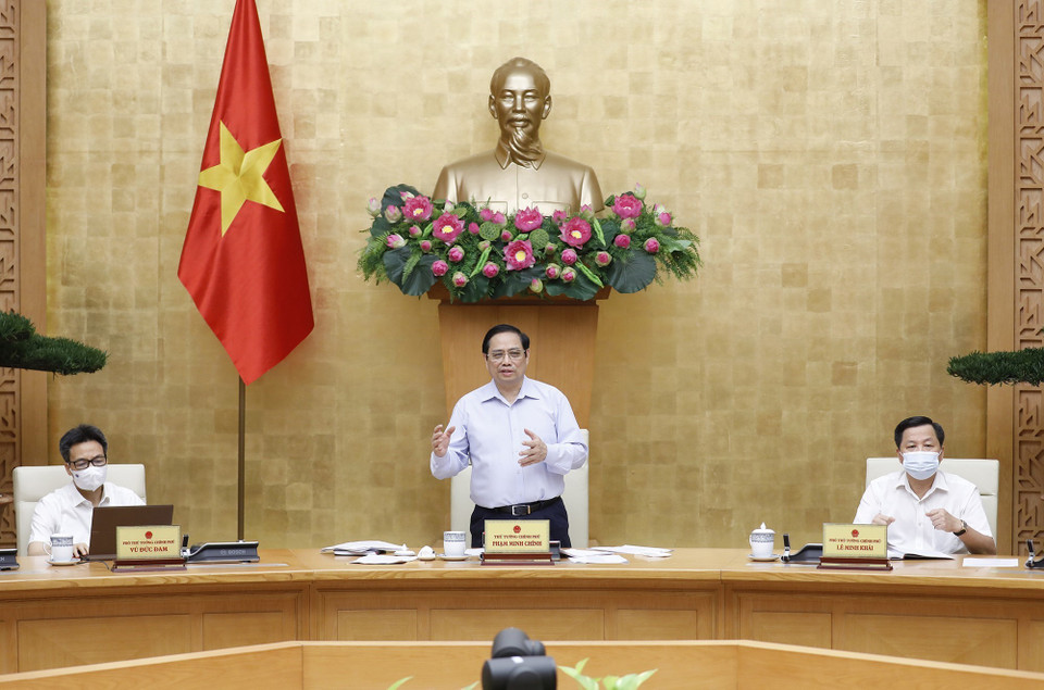 Thủ tướng Phạm Minh Chính chủ trì hội nghị trực tuyến sơ kết công tác phòng chống dịch COVID-19 tại các tỉnh, thành phố đang thực hiện giãn cách xã hội theo Chỉ thị số 16. (Ảnh: Dương Giang/TTXVN) 