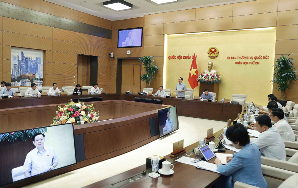 Sáng 12/9/2023, tại Nhà Quốc hội, Chủ tịch Quốc hội Vương Đình Huệ khai mạc Phiên họp thứ 26 của Ủy ban Thường vụ Quốc hội để cho ý kiến về báo cáo công tác năm 2023, kế hoạch kiểm toán năm 2024 của Kiểm toán Nhà nước và cho ý kiến về báo cáo lộ trình rút ngắn quy trình, thời gian quyết toán ngân sách nhà nước hằng năm. (Ảnh: Doãn Tấn/TTXVN)