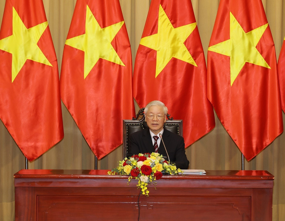 Tổng Bí thư, Chủ tịch nước Nguyễn Phú Trọng nói chuyện với các Đại sứ. (Ảnh: Trí Dũng/TTXVN)