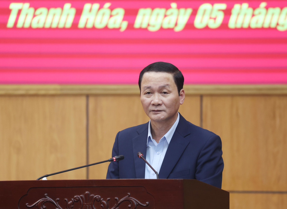 Phó Bí thư Tỉnh ủy, Chủ tịch Ủy ban Nhân dân tỉnh Thanh Hóa Đỗ Minh Tuấn trình bày báo cáo. (Ảnh: Lâm Khánh/ TTXVN)