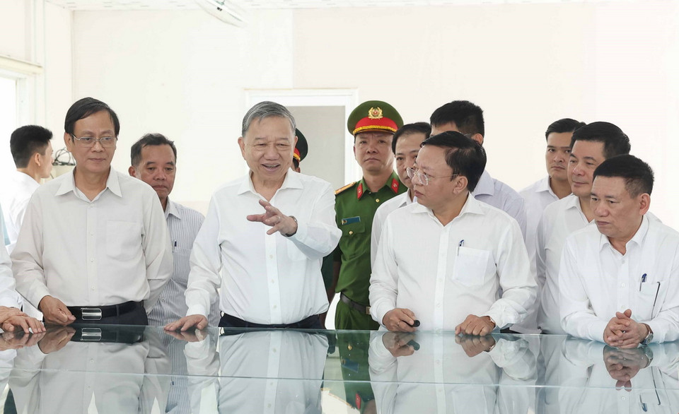 Tổng Bí thư Tô Lâm kiểm tra thực địa Cảng biển tổng hợp Cà Ná, xã Phước Diêm, huyện Thuận Nam, tỉnh Ninh Thuận. (Ảnh: Thống Nhất/TTXVN)