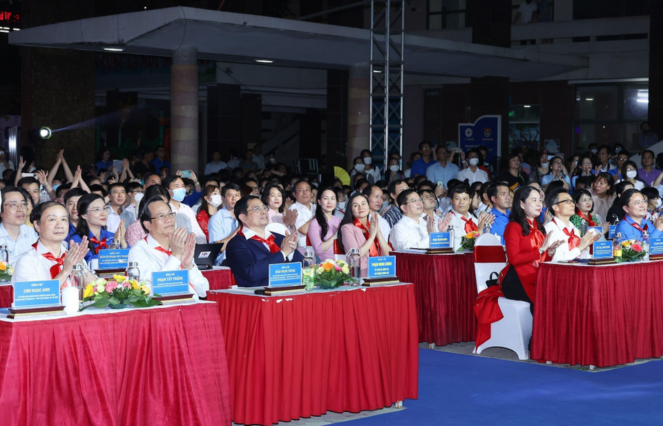 Thủ tướng Phạm Minh Chính và các đại biểu dự Lễ phát động Tháng hành động vì trẻ em và khai mạc hè năm 2022. (Ảnh: Dương Giang/TTXVN)