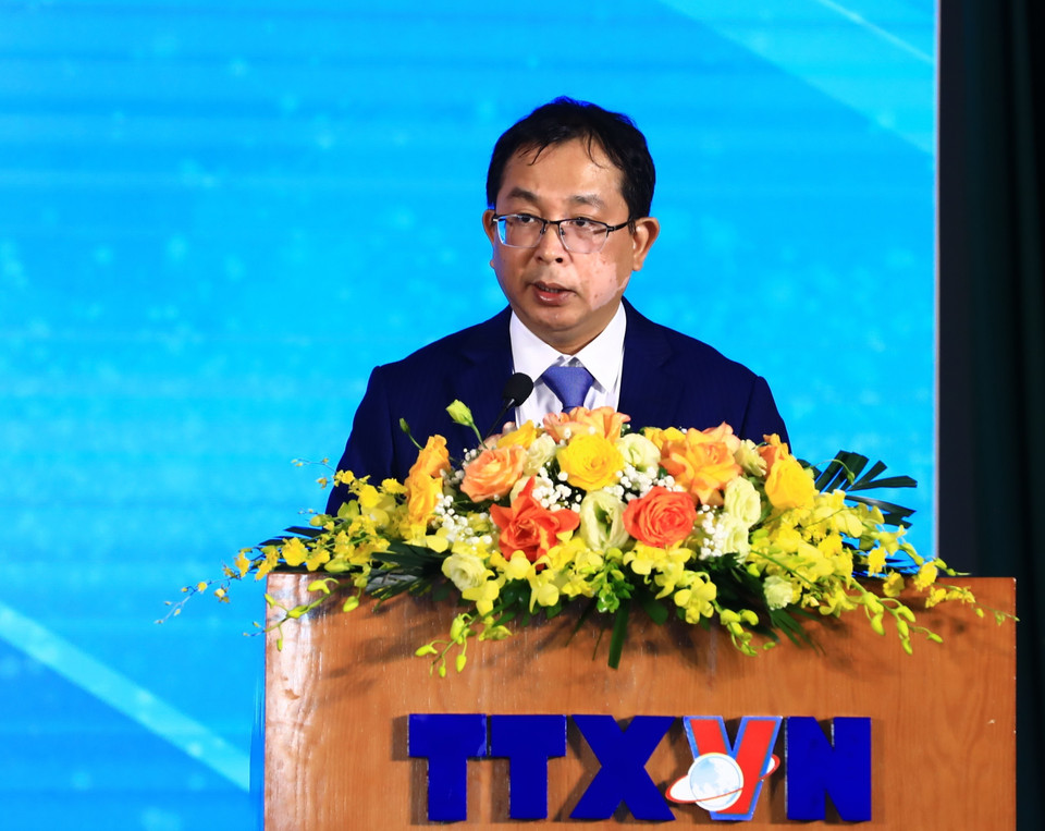 Phó Tổng giám đốc TTXVN Nguyễn Tuấn Hùng, Trưởng ban Tổ chức Giải ảnh báo chí 'Khoảnh khắc Vàng' lần thứ 6 phát biểu. (Ảnh: Hoàng Hiếu/TTXVN)