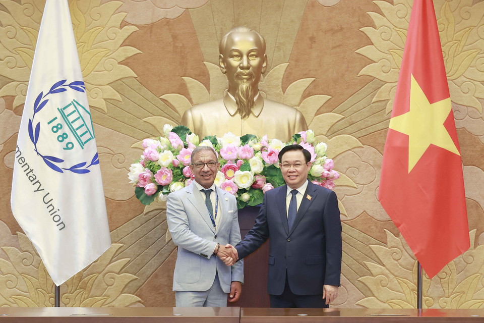 Chủ tịch Quốc hội Vương Đình Huệ và Ngài Duarte Pacheco, Chủ tịch Liên minh Nghị viện Thế giới (IPU). (Ảnh: Doãn Tấn/TTXVN)