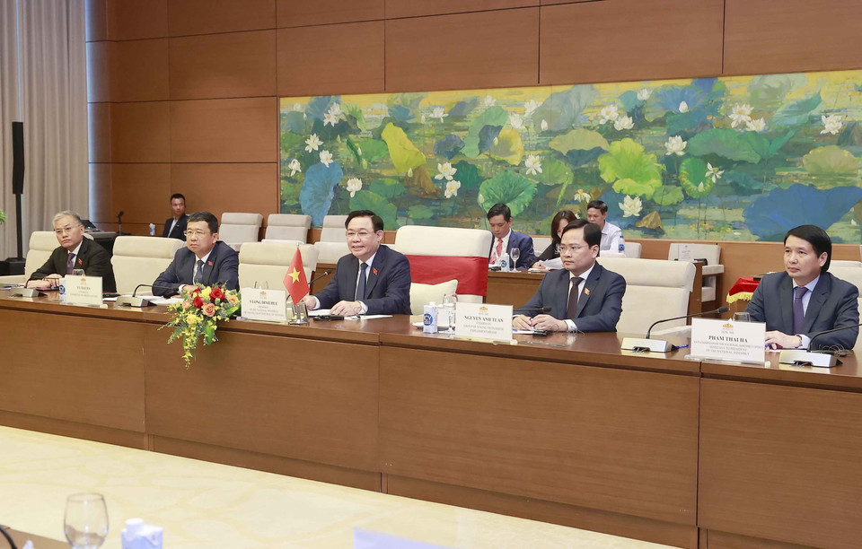 Chủ tịch Quốc hội Vương Đình Huệ và đoàn Việt Nam tại buổi tiếp. (Ảnh: Doãn Tấn/TTXVN)