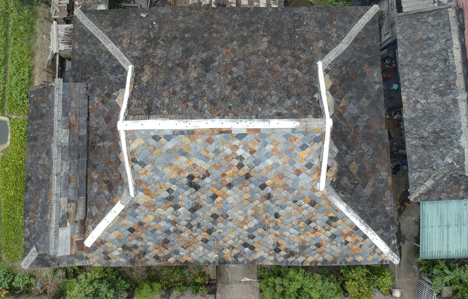 Mái nhà lợp bằng đá tạo nên vẻ đẹp ấn tượng của Mường Lay. (Ảnh: Xuân Tư/TTXVN)