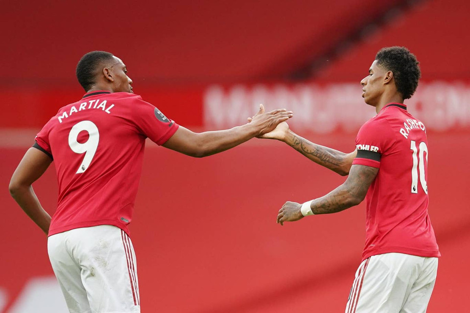 Cả hai bàn thắng của Quỷ đỏ đều có công lớn của tiền đạo Martial (số 9). (Nguồn: Reuters)