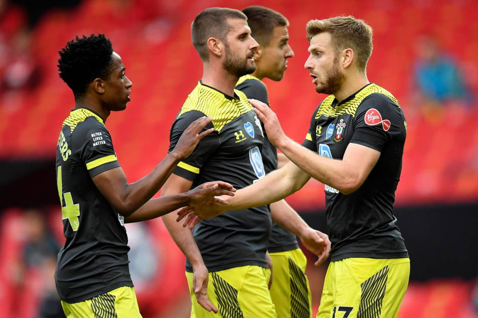 Tuy nhiên, đội chủ sân Old Trafford lại phải nhận 'gáo nước lạnh' với pha lập công của Stuart Armstrong ở phút 12. (Nguồn: Getty Images)