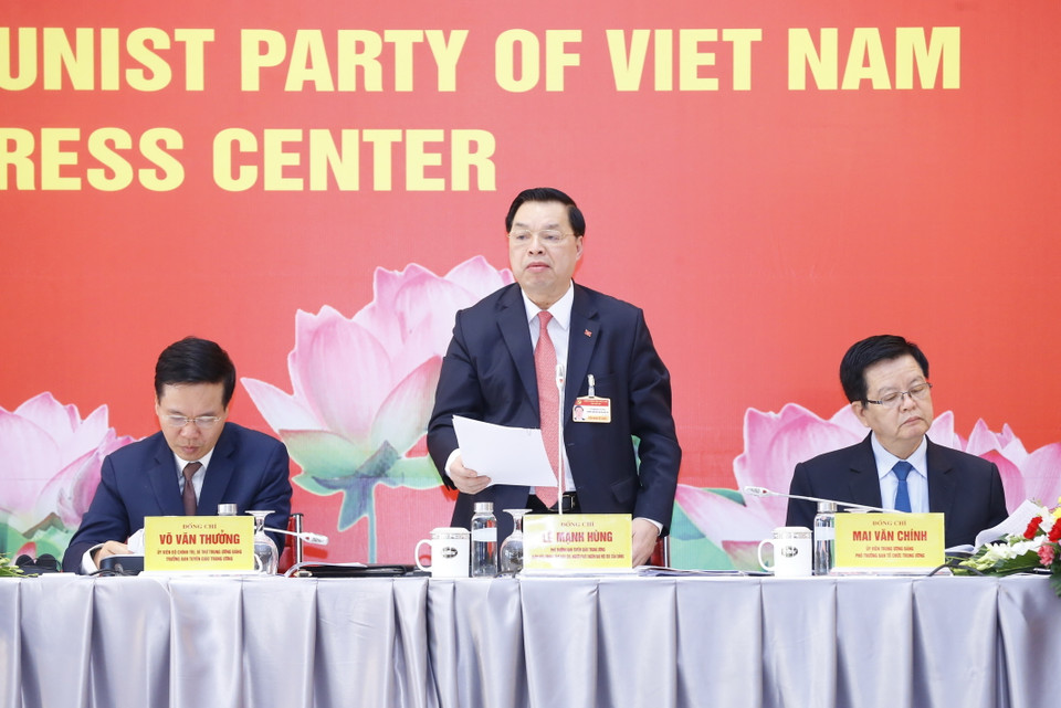 Đồng chí Lê Mạnh Hùng, Phó Trưởng ban Tuyên giáo Trung ương phát biểu tại buổi họp báo. (Ảnh: Doãn Tấn/TTXVN)