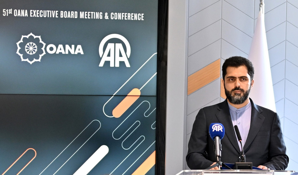 Ông Ali Naderi, Chủ tịch OANA, Giám đốc điều hành hãng IRNA (Iran) phát biểu khai mạc hội nghị. (Ảnh: AA)