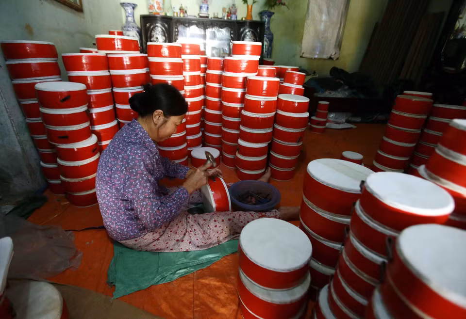 Sản xuất trống cung ứng ra thị trường. (Ảnh: Phạm Kiên/TTXVN)
