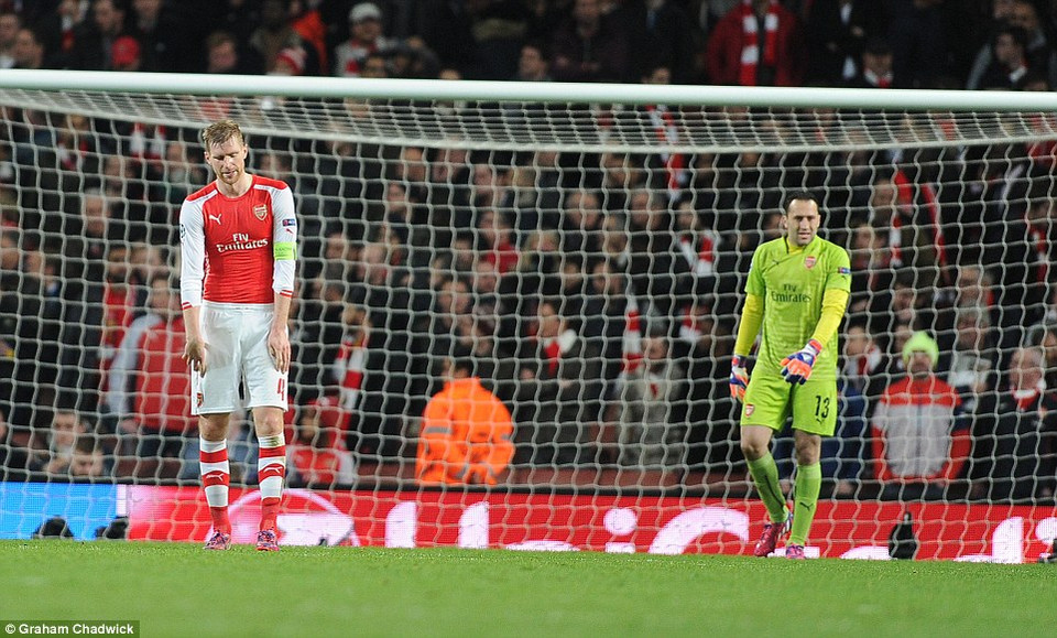 Thất bại 1-3 ngay tại sân nhà, Arsenal đối mặt với nguy cơ bị loại khỏi Champions League.