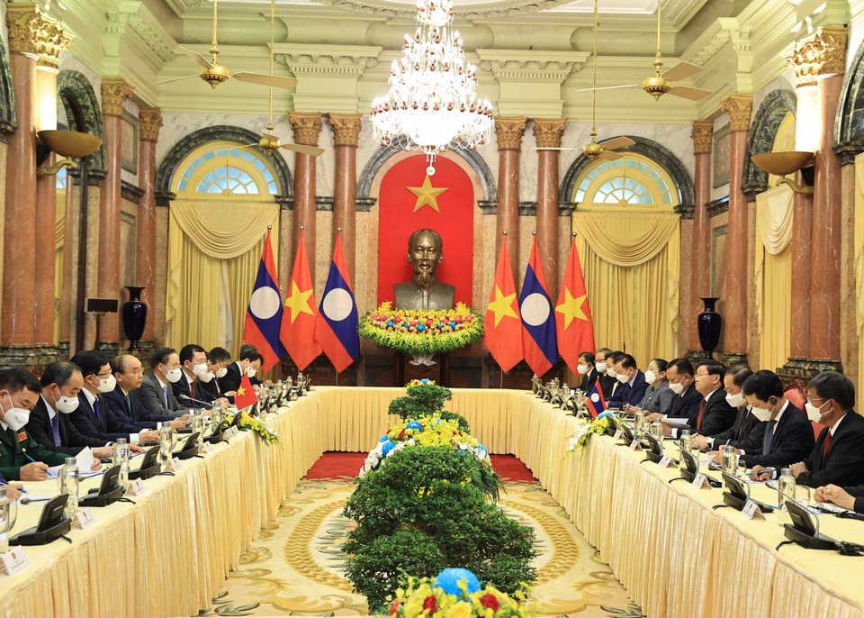 Chủ tịch nước Nguyễn Xuân Phúc hội kiến Tổng Bí thư, Chủ tịch nước Lào Thongloun Sisoulith. (Ảnh: Thống Nhất/TTXVN)