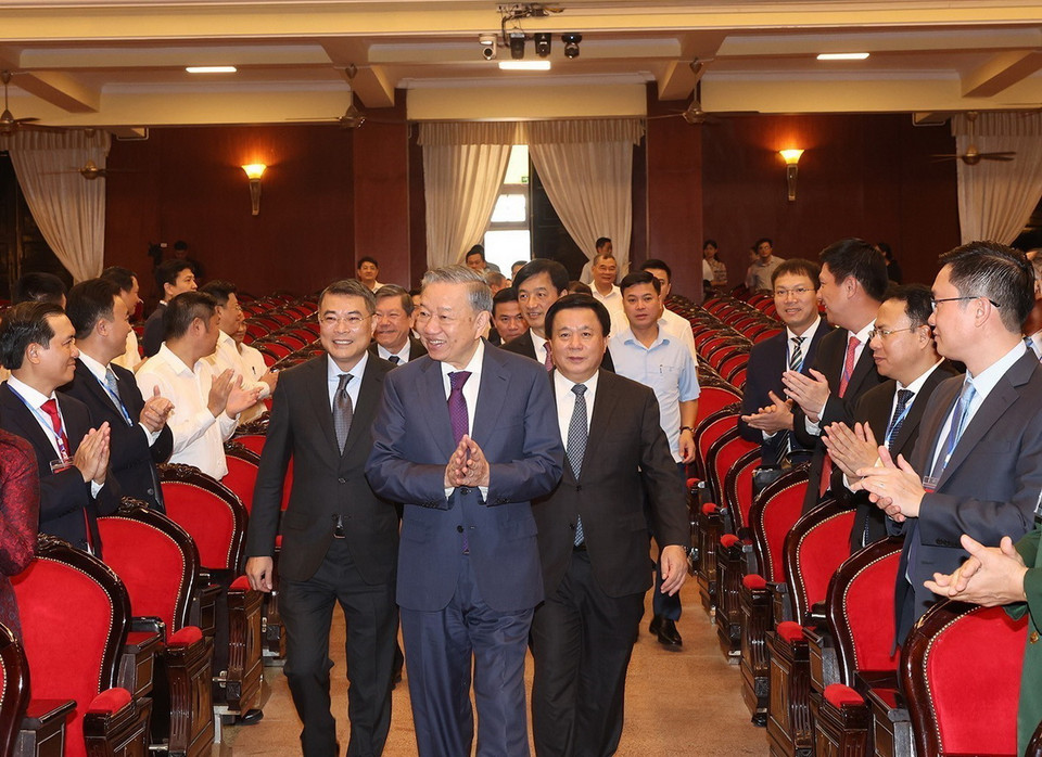 Tổng Bí thư, Chủ tịch nước Tô Lâm đến dự khai giảng lớp bồi dưỡng kiến thức. (Ảnh: Trí Dũng/TTXVN)