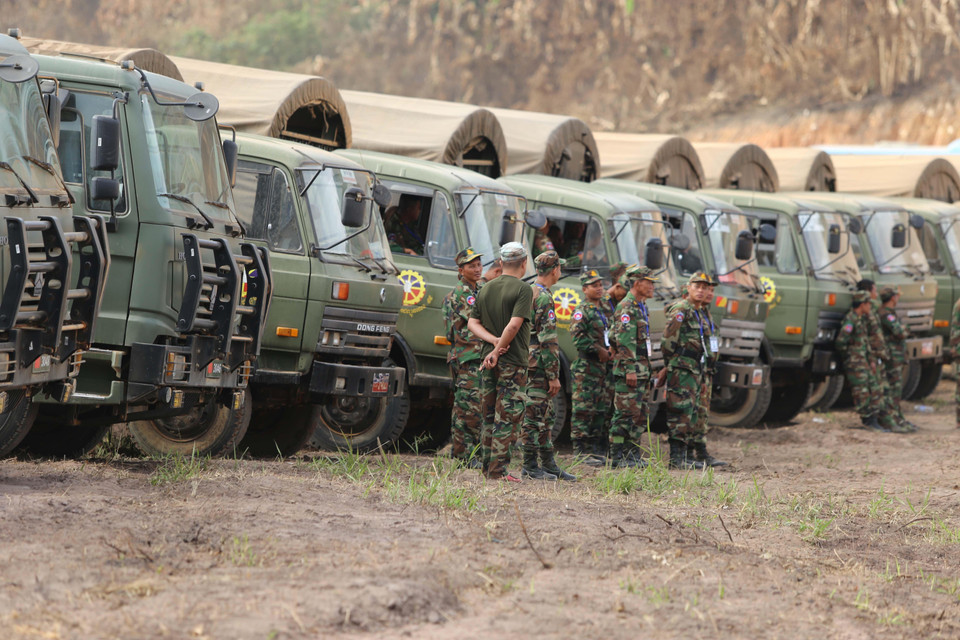 Đội hình xe tải Campuchia. (Nguồn: Nhóm phóng viên CQTT TTXVN tại Campuchia)