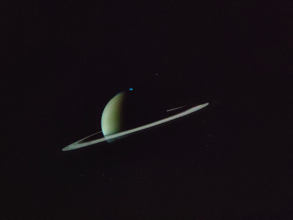 Phó giáo sư Phạm Anh Tuấn, Tổng Giám đốc Trung tâm Vũ trụ Việt Nam cho biết nhà chiếu hình là công cụ cung cấp hiểu biết và kiến thức về thiên văn, sử dụng hình ảnh trực quan để giải thích chuyển động của các vật thể trên trời và nhiều hiện tượng thiên văn lý thú... (Ảnh: T.H/Vietnam+)