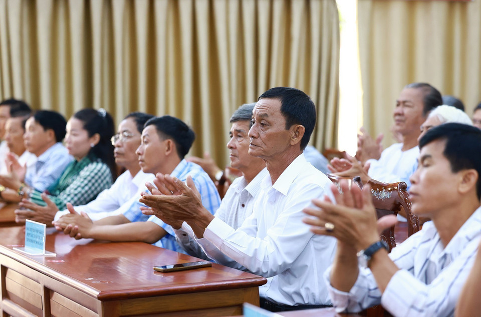 Cử tri thành phố Cần Thơ tham dự buổi tiếp xúc. (Ảnh: Dương Giang/TTXVN)