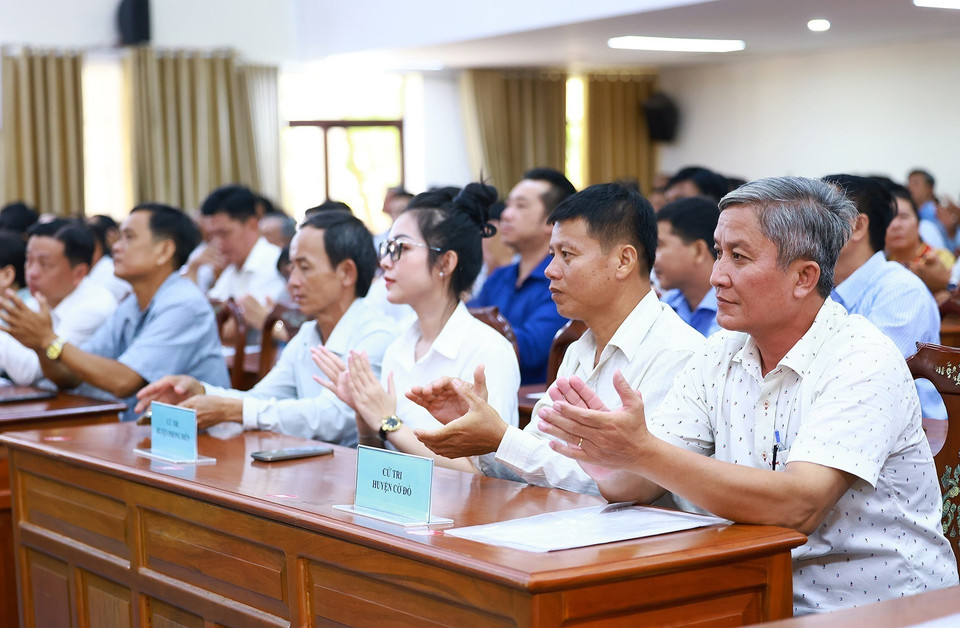 Cử tri thành phố Cần Thơ tham dự buổi tiếp xúc. (Ảnh: Dương Giang/TTXVN)