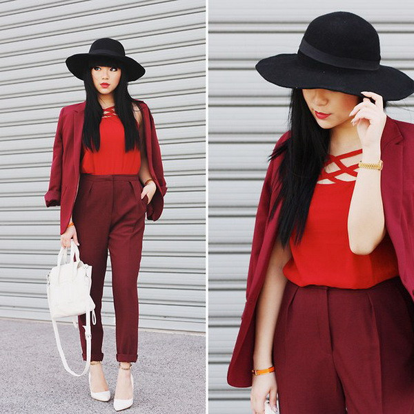 Một cách phối đồ ''chuẩn'' cho các quý cô công sở với túi xách và giày trắng.