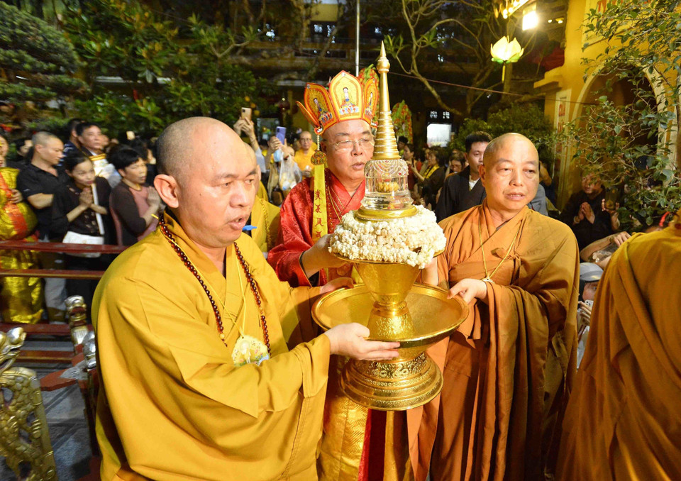 Rước xá lợi Phật chào mừng Đại lễ Phật đản PL.2567-DL.2023. (Ảnh: Minh Đức/TTXVN)