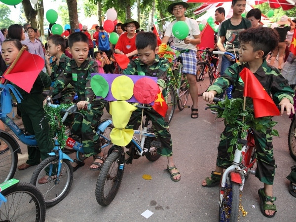 Gần 500 thiếu nhi Việt đạp xe vì tình yêu biển-đảo quê hương