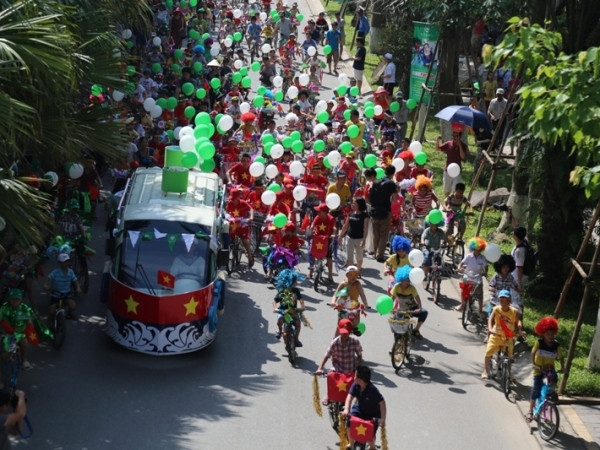 Gần 500 thiếu nhi Việt đạp xe vì tình yêu biển-đảo quê hương