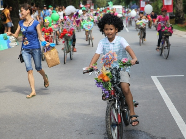 Gần 500 thiếu nhi Việt đạp xe vì tình yêu biển-đảo quê hương