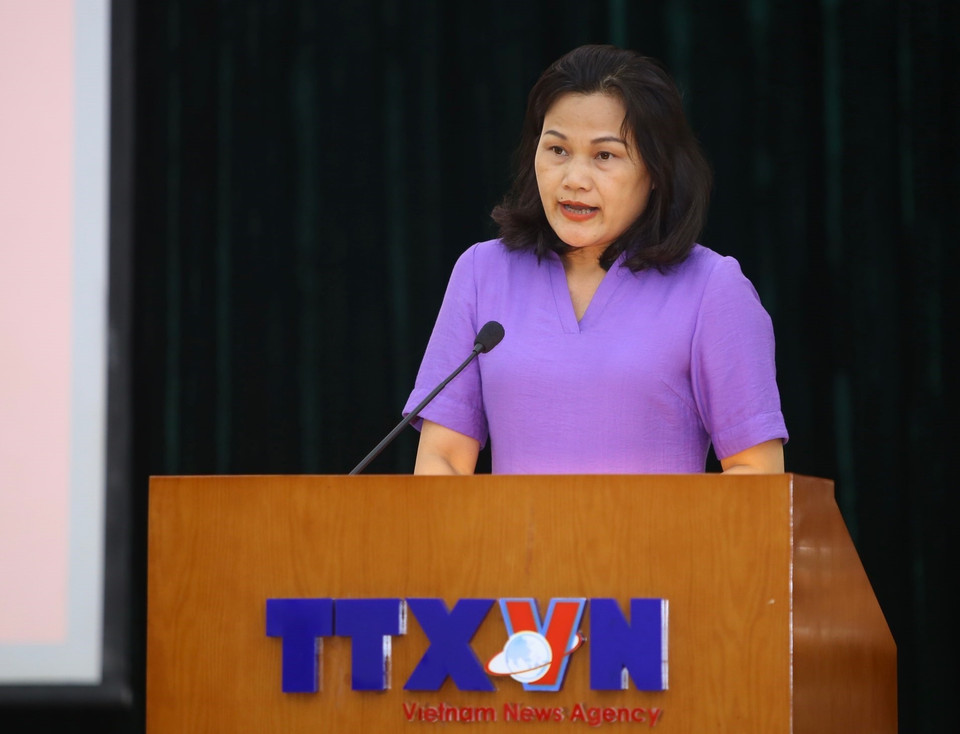 Bí thư Đảng bộ Ban Biên tập Tin trong nước Nguyễn Thị Sự tham luận tại Hội nghị. (Ảnh: Hoàng Hiếu/TTXVN)