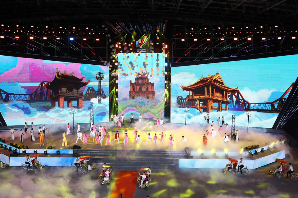 Chương trình nghệ thuật bế mạc SEA Games 31 Hội tụ để tỏa sáng. (Ảnh: TTXVN)
