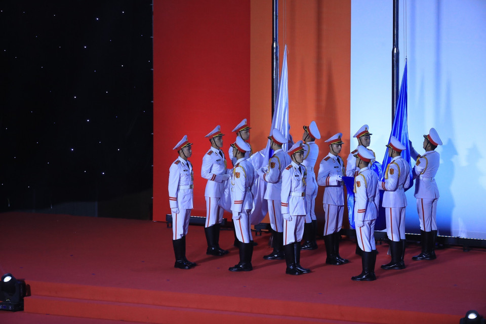 Nghi thức hạ cờ Liên đoàn thể thao Đông Nam Á và cờ SEA Games. (Ảnh: TTXVN)