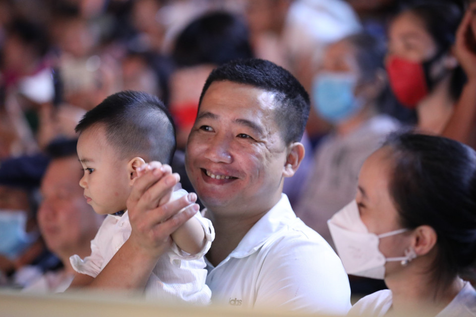 Đông đảo khán giả tham dự lễ bế mạc SEA Games 31. (Ảnh: TTXVN)