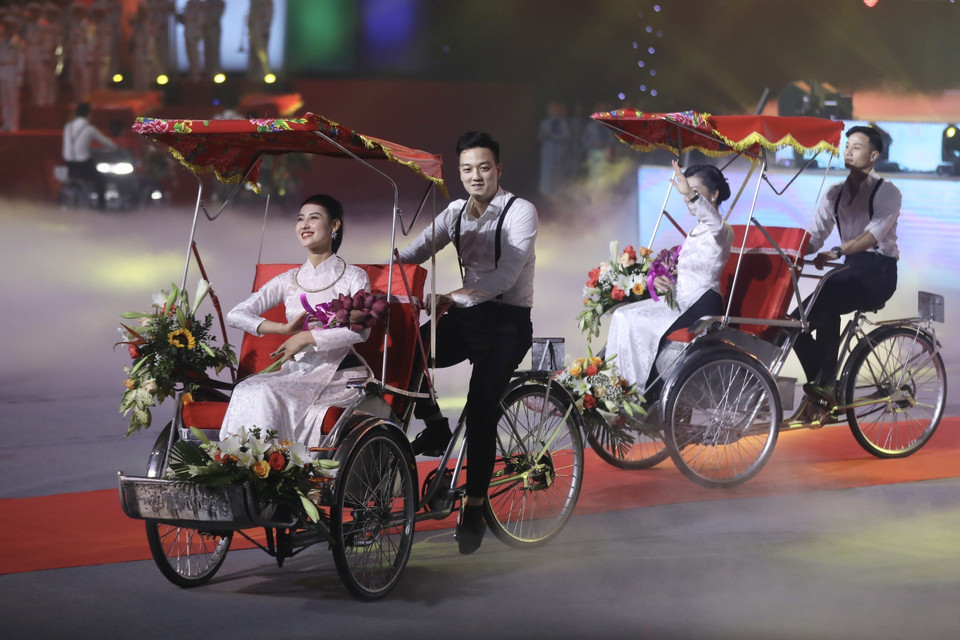 Chương trình nghệ thuật bế mạc SEA Games 31 Hội tụ để tỏa sáng. (Ảnh: TTXVN)