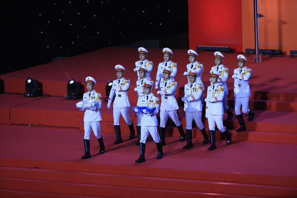 Nghi thức hạ cờ Liên đoàn thể thao Đông Nam Á và cờ SEA Games. (Ảnh: TTXVN)