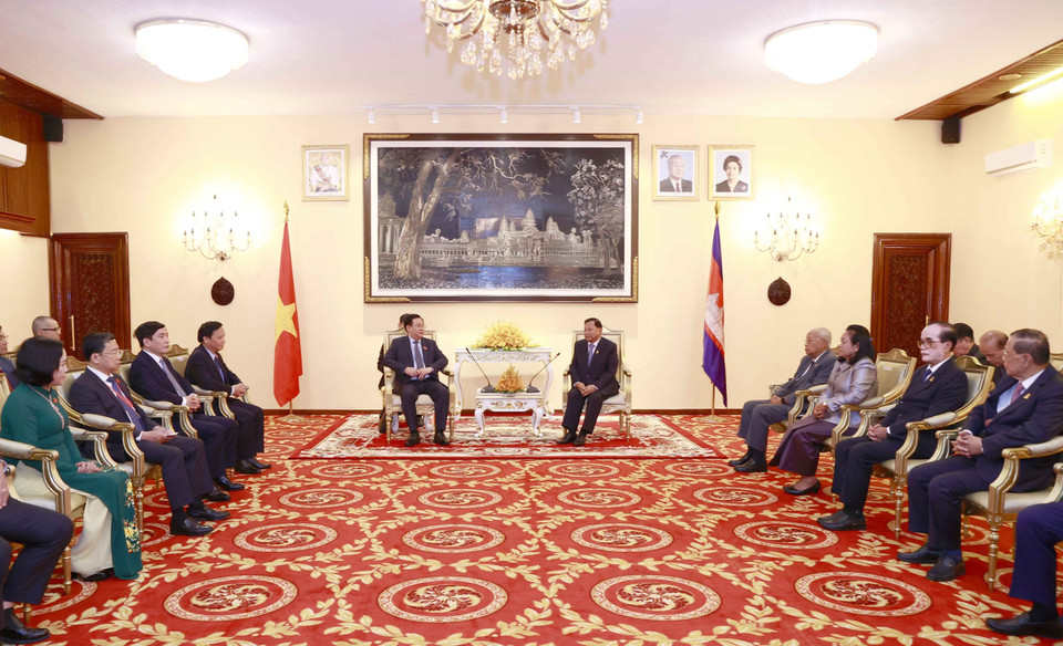 Chủ tịch Quốc hội Vương Đình Huệ hội kiến Chủ tịch Thượng viện Campuchia Samdech Say Chhum. (Ảnh: Doãn Tấn/TTXVN)