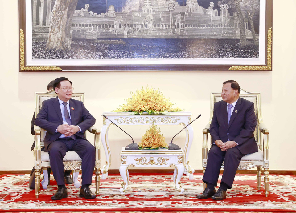 Hình ảnh Chủ tịch Quốc hội Vương Đình Huệ hội kiến Chủ tịch Thượng viện Campuchia Samdech Say Chhum. (Ảnh: Doãn Tấn/TTXVN)