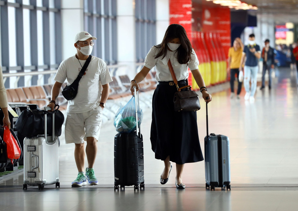 Dự kiến 4 ngày nghỉ lễ, sân bay dự kiến đón khoảng 410 nghìn lượt khách qua lại với khoảng 2.500 lượt chuyến bay. (Ảnh: Huy Hùng/TTXVN)