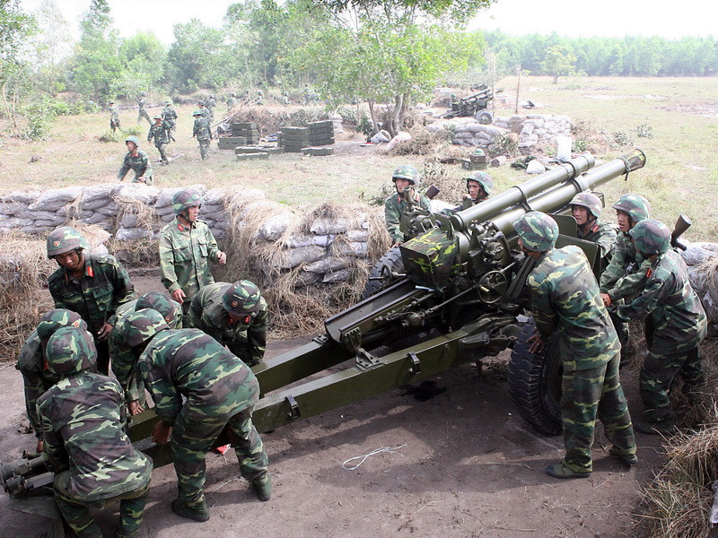 Đơn vị pháo binh 105 ly của Lữ đoàn pháo binh 434 tham gia diễn tập. (Ảnh: Trọng Đức/TTXVN)