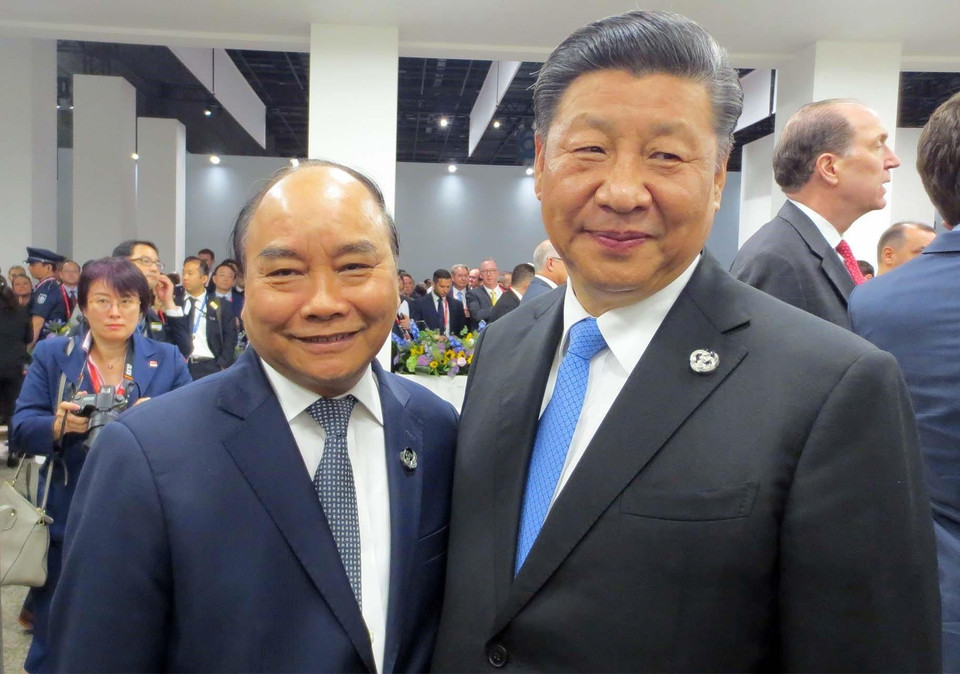 Thủ tướng Nguyễn Xuân Phúc gặp Tổng Bí thư, Chủ tịch nước Trung Quốc Tập Cận Bình. (Ảnh: TTXVN)