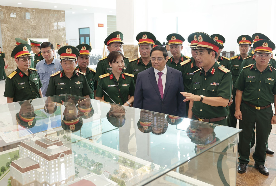 Thủ tướng Phạm Minh Chính thăm và làm việc với Binh đoàn 12 (Bộ Quốc phòng). (Ảnh: Dương Giang/TTXVN)