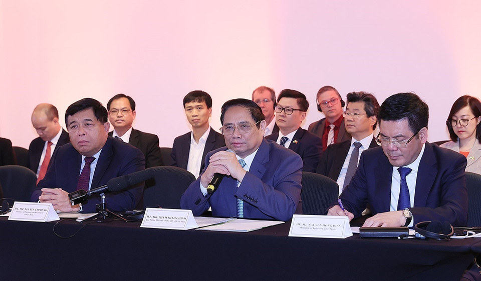 Thủ tướng Phạm Minh Chính tọa đàm với các doanh nghiệp Brazil. (Ảnh: Dương Giang/TTXVN)