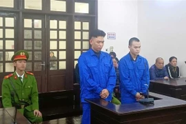 Hai bị cáo tại phiên tòa. (Ảnh: Kim Anh/TTXVN)