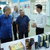 Du khách tham quan, trải nghiệm sản phẩm tại Hợp tác xã Nấm Tam Đảo, xã Tam Đảo, tỉnh Phú Thọ. (Ảnh: Nguyễn Thảo/Vietnam+)