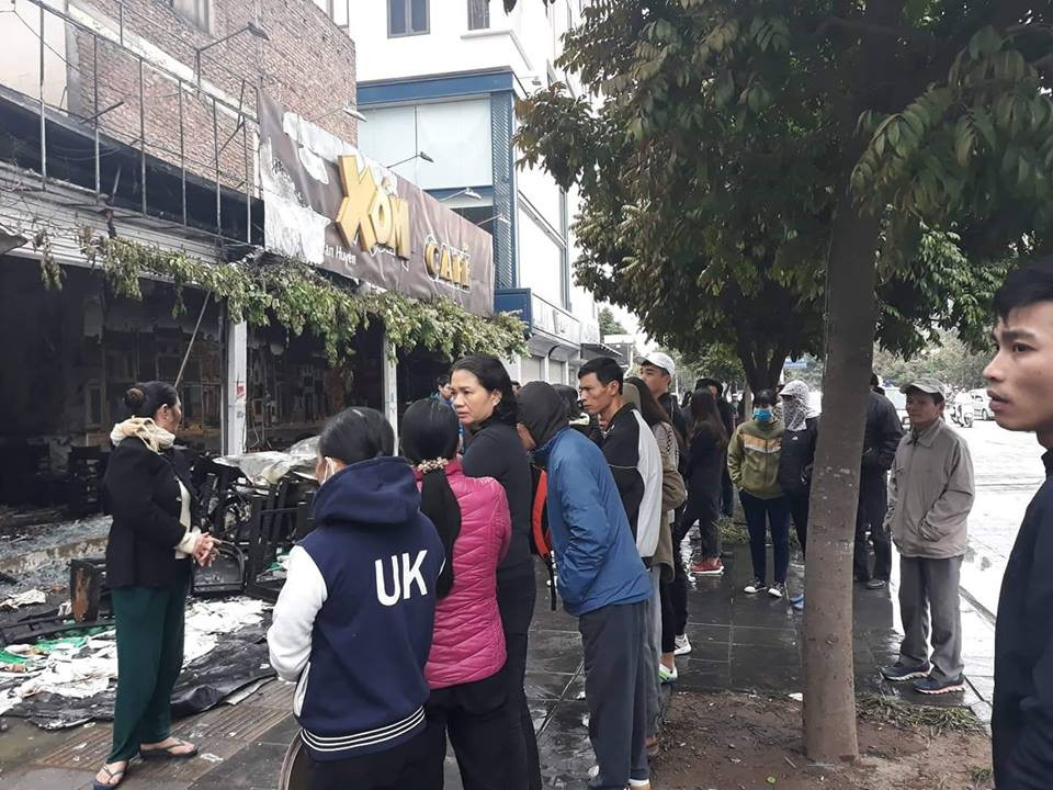 Lãnh đạo phường Quan Hoa cho hay, tới thời điểm hiện tại, đám cháy đã cơ bản được khống chế. (Ảnh: Sơn Bách/Vietnam+)